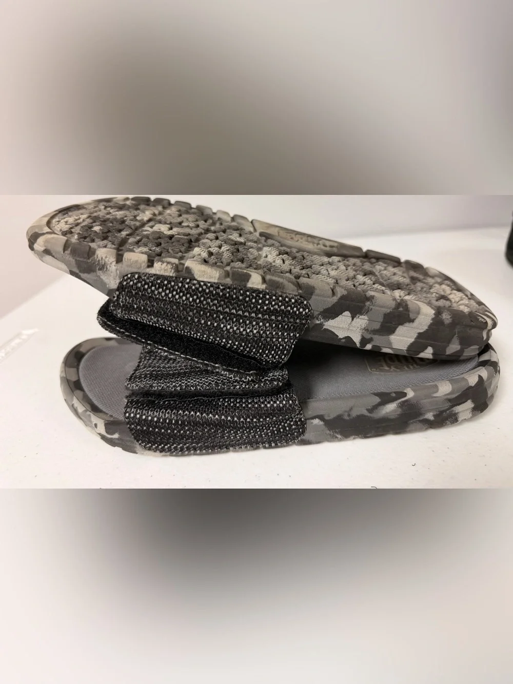 HEYDUDE Phoenix Youth Dark Quarry Camo Slides Sandals Size Y4 L5